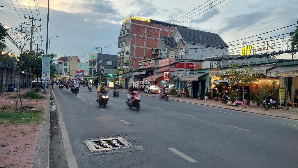 MẶT TIỀN K. DOANH ĐA NGÀNH, NGAY NGÃ 4 THỦ ĐỨC, NGANG HIẾM 7m, 210m2; 26 TỶ.