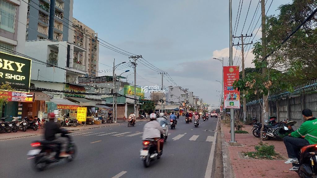 MẶT TIỀN K. DOANH ĐA NGÀNH, NGAY NGÃ 4 THỦ ĐỨC, NGANG HIẾM 7m, 210m2; 26 TỶ.