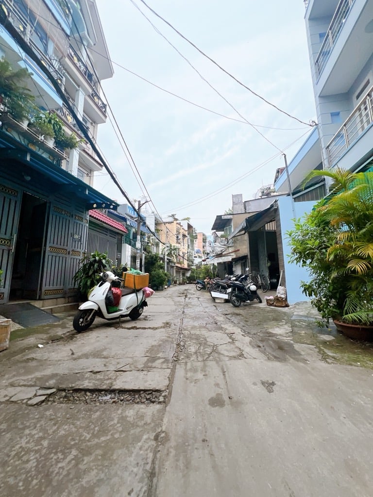 BÁN NHÀ LIÊN KHU 10-11 120M2 8.X TỶ 25 TRIỆU HẺM 8M THÔNG BÌNH TÂN KẾ 4 XÃ BÌNH TÂN