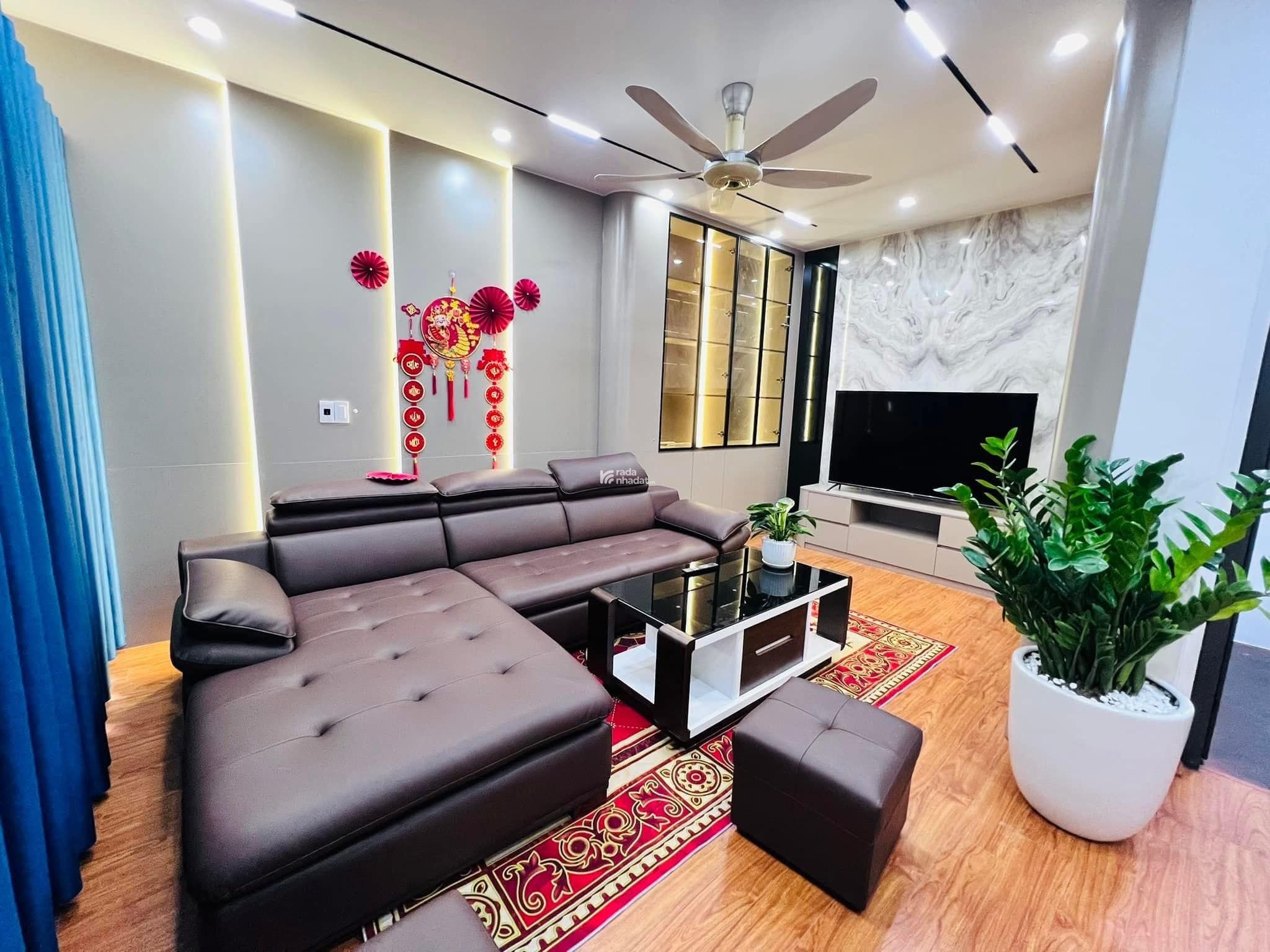 Cần bán căn hộ chung cư Trung Yên Plazza. Căn góc - 110,7m2, 2 phòng ngủ, full nội thất