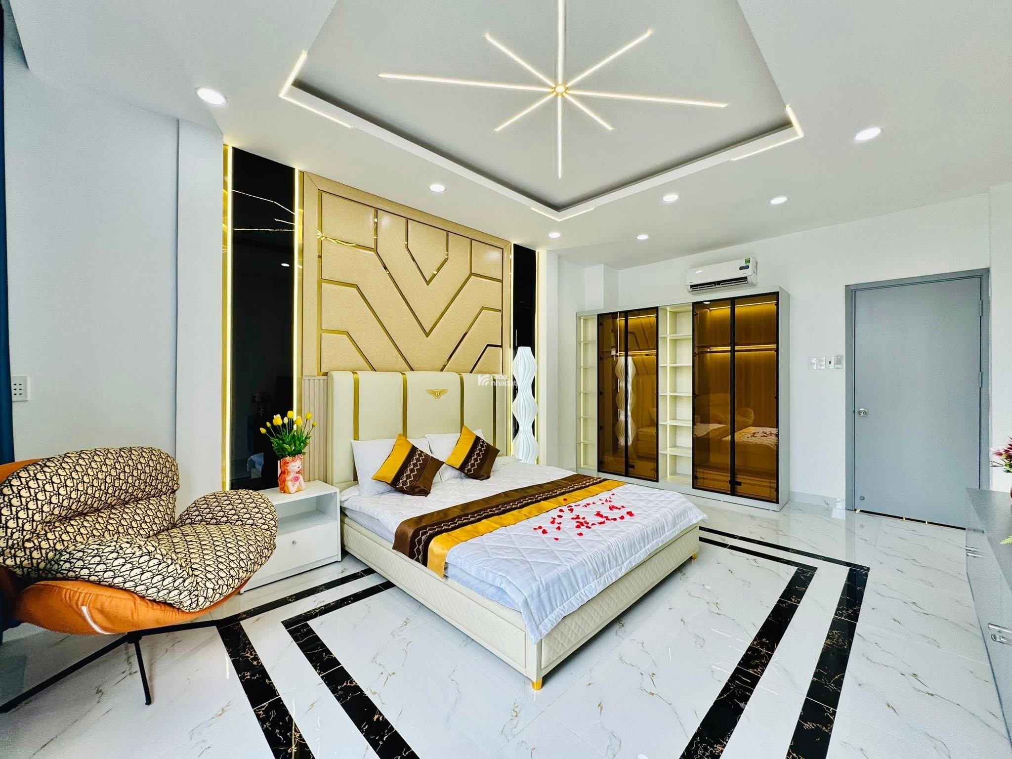 Bán nhanh căn nhà Nguyễn Cửu Đàm, Tân Phú / 56m2 / 9 tỷ 890 triệu / sổ hồng riêng/ hẻm ô tô thông