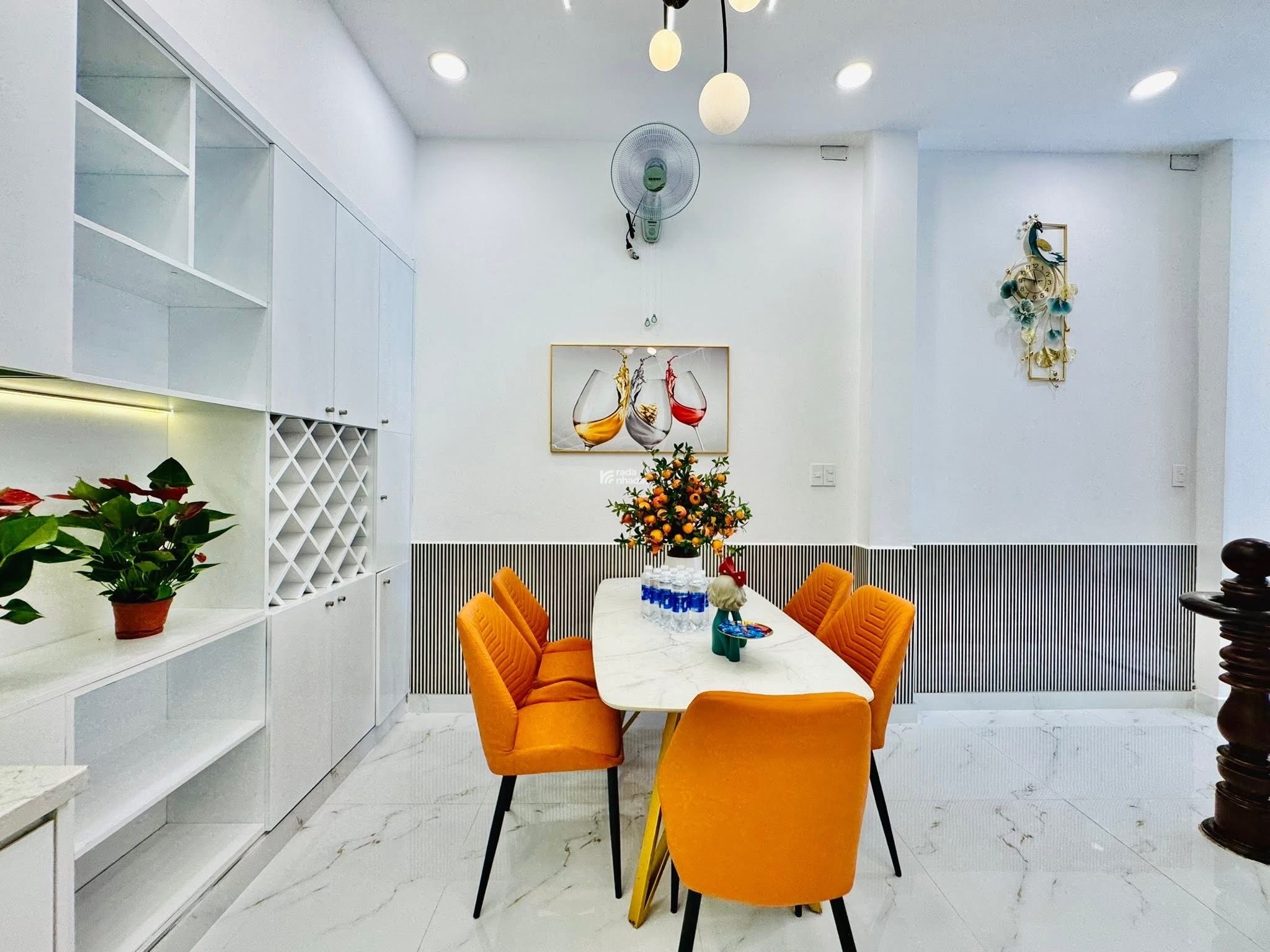 Bán nhanh căn nhà Nguyễn Cửu Đàm, Tân Phú / 56m2 / 9 tỷ 890 triệu / sổ hồng riêng/ hẻm ô tô thông