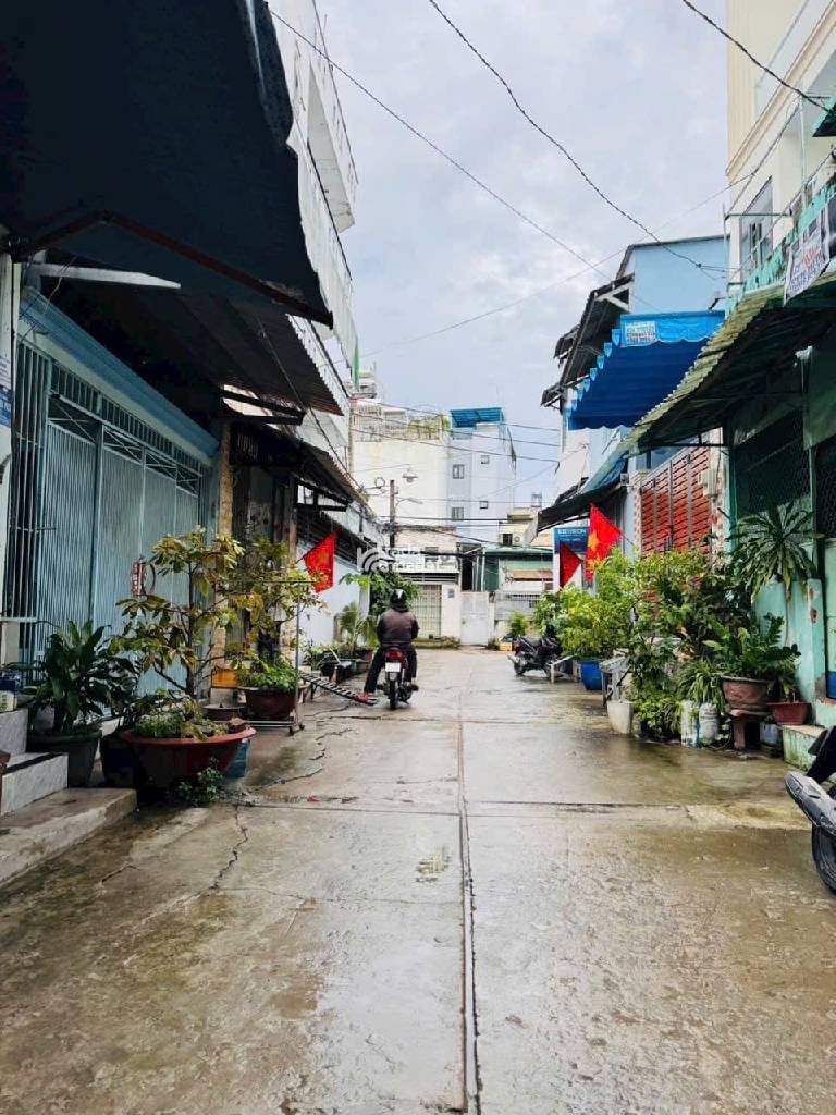 BÁN NHÀ BÙI TƯ TOÀN BÌNH TÂN 40M2 4.X TỶ 3 TẦNG 3PN ĐƯỜNG 6M Ô TÔ ĐỖ CỬA 
