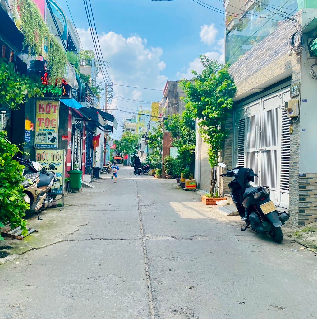 BÁN NHÀ MẶT TIỀN BÌNH TÂN 100M2 7.6 TỶ 4 TẦNG 4PN KẾ CHỢ BÌNH LONG 