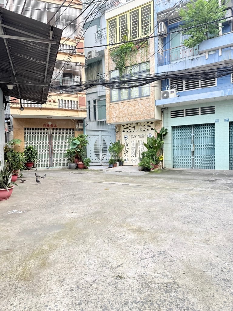 - Vị trí ngay cầu vượt Cây Gõ - sát mặt tiền - giáp Q.5, Q.6, Q.10