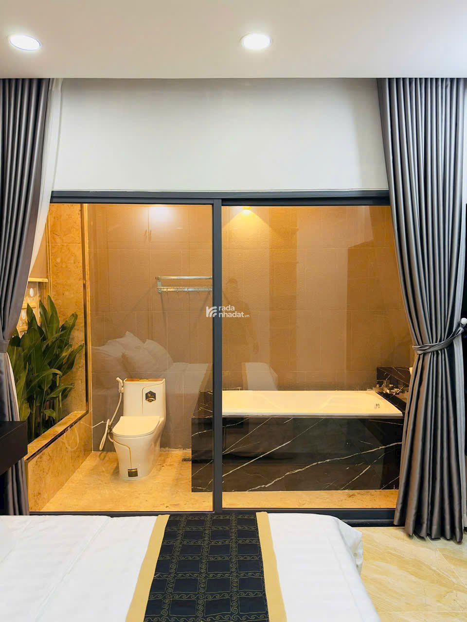 Bán Nhà mặt tiền Trần Nhân Tôn Q10 Diện tích 4x18m 3 tầng Giá 30 tỷ