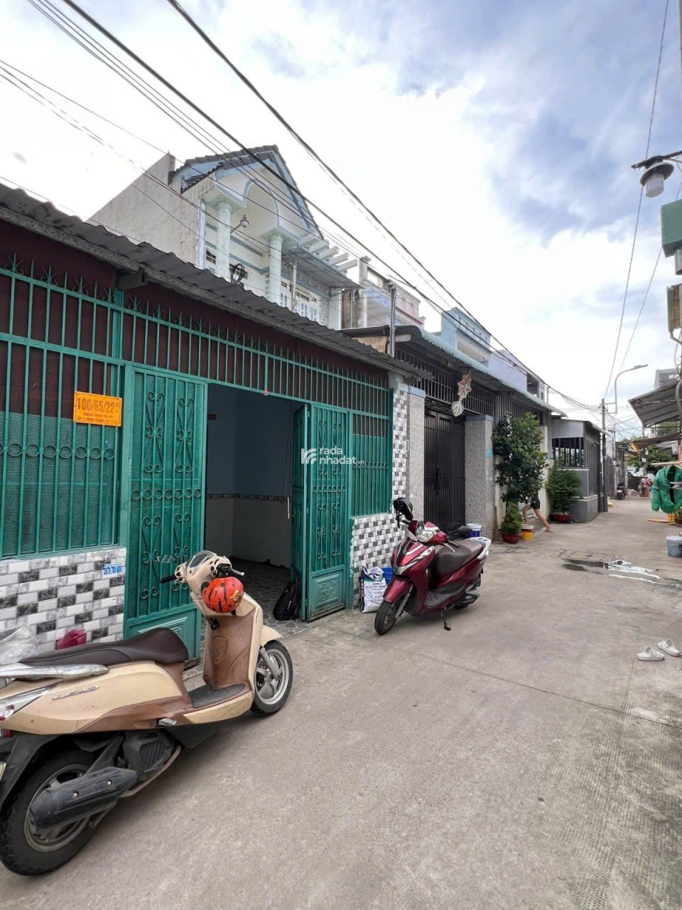 NHÀ CẤP 4 SHR XE HƠI ĐẬU TRONG SÂN RỘNG RÃI HÓC MÔN 