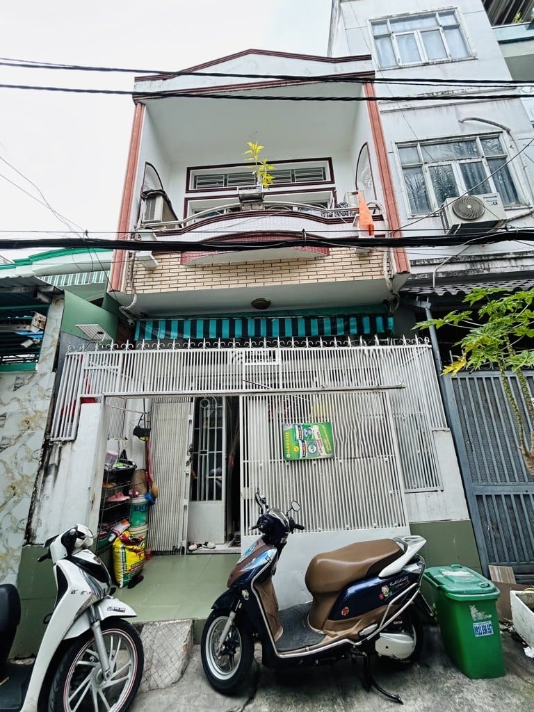 HUỲNH TẤN PHÁT TÂN THUẬN ĐÔNG QUẬN 7 DT: 4.2*15M- 6 TỶ 5