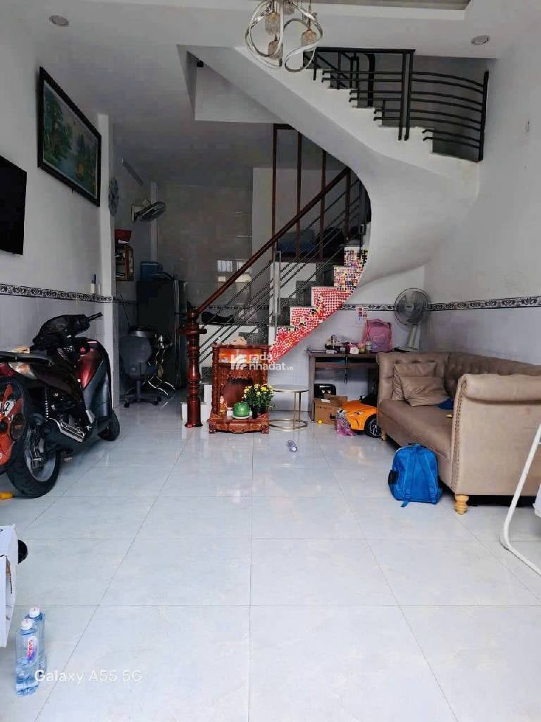 NHÀ BÁN HẺM XE HƠI TRÁNH NHAU-THÔNG TỨ TUNG - 2 TẦNG KIÊN CỐ - 4M X 10M- GIÁ HƠN 3 TỶ XÍU.