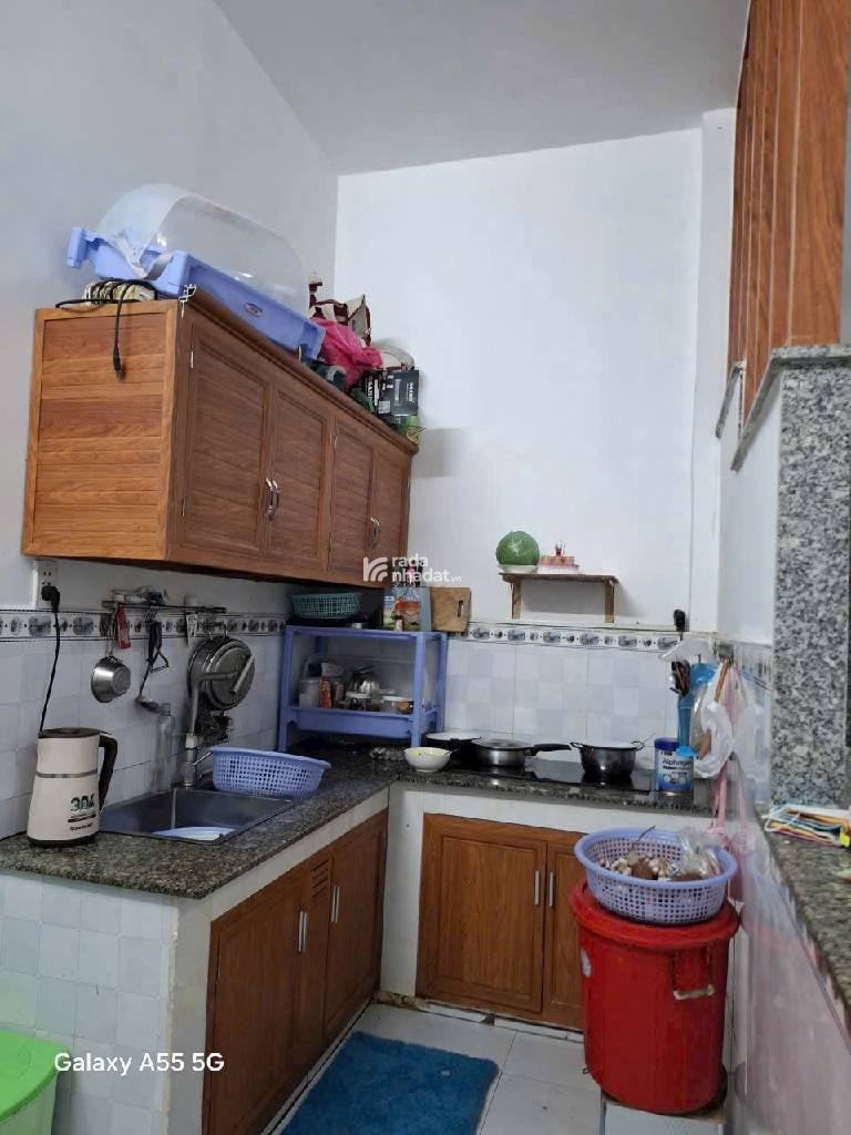 NHÀ BÁN HẺM XE HƠI TRÁNH NHAU-THÔNG TỨ TUNG - 2 TẦNG KIÊN CỐ - 4M X 10M- GIÁ HƠN 3 TỶ XÍU.