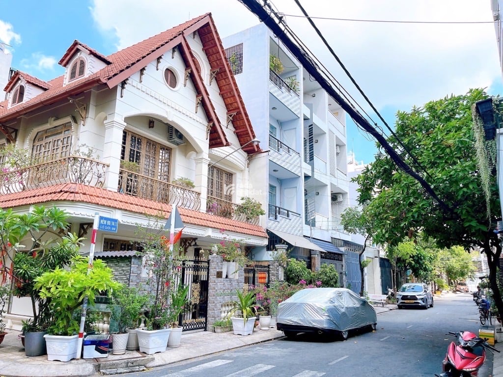 - Đường nhựa 8m ,vỉa hè mỗi bên 3m, khu cao tầng, dân trí cao, gần trường THPT Tân Bình, sân bay Tâ