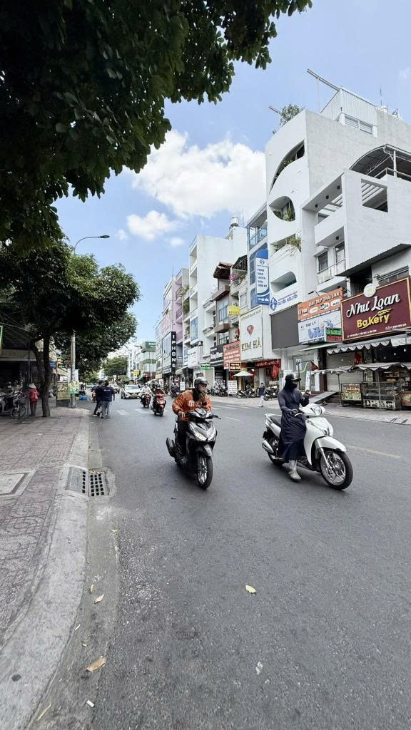 Hẻm 6m Gò Dầu cách MT 5m, 111 m2 nở hậu 7m, 4 tầng 8PN, dòng tiền 22tr/tháng