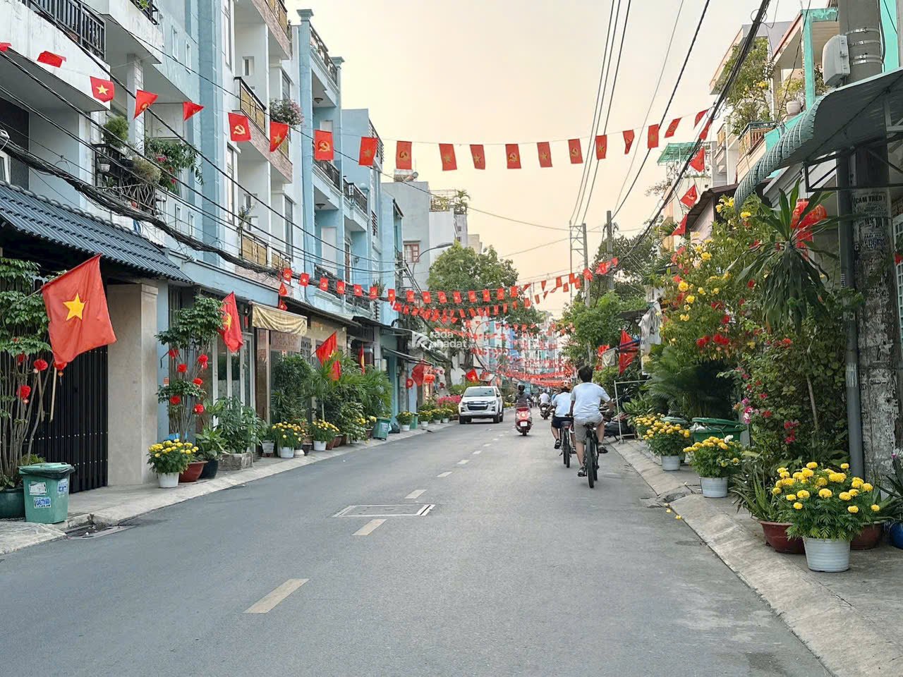 CHDV mặt tiền đường 12m 98m2 (4x25) ngay chợ đêm 6 lầu TMáy 12 căn hộ TN60tr chỉ 16 tỷ 
