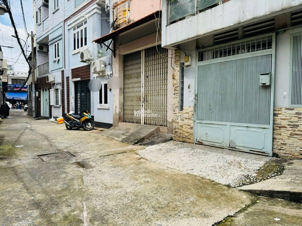 SÁT MT PHAN VĂN TRỊ, BÌNH THẠNH, 130M2 TIỆN XÂY MỚI. GIẢM 350TR CHỈ CÒN 13T TL 