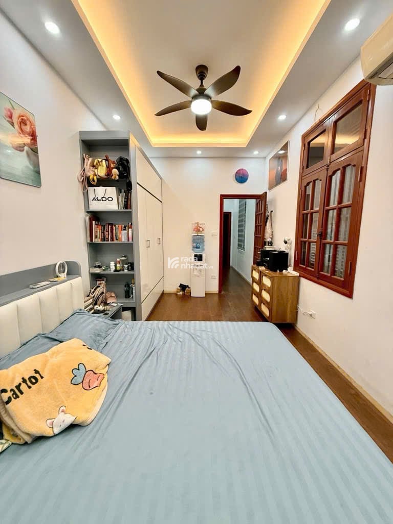 Bán gấp nhà Đội Cấn ngõ thông, gần phố, kinh doanh nhỏ 42m2 giá 10.8 tỷ