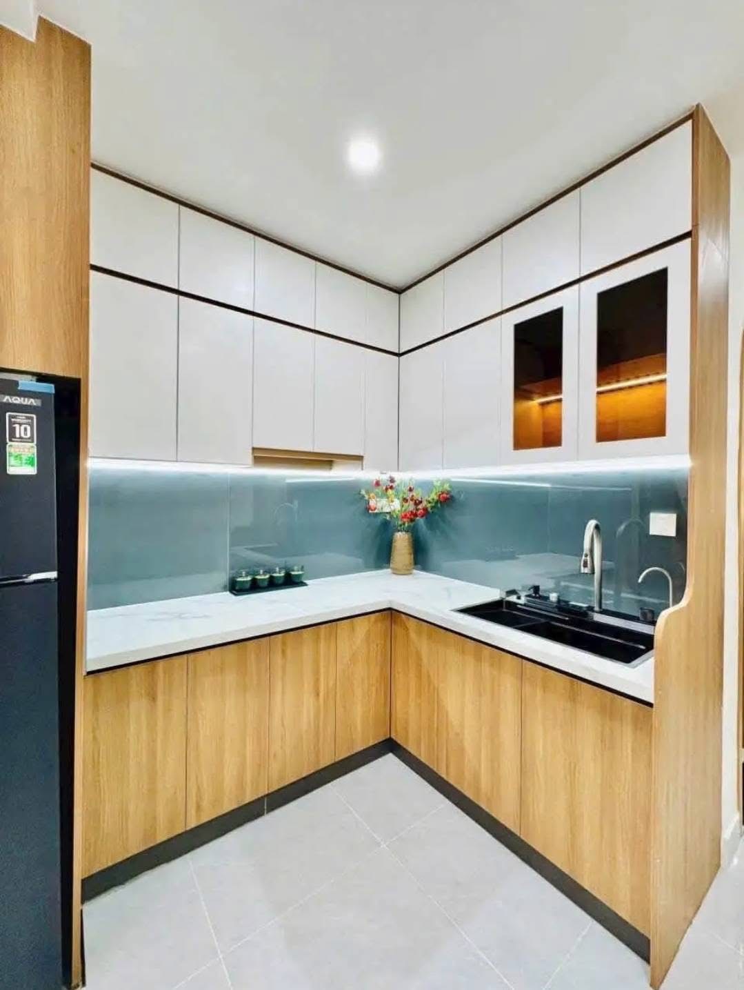 Bán nhà hẻm 1/ Nhật Tảo, Phường 8, Quận 10. DT 37m2 hẻm xe hơi, sổ hồng riêng