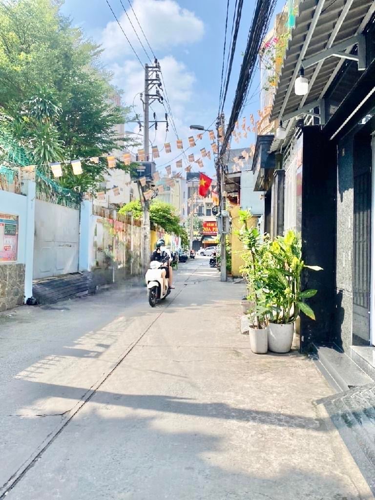 HẺM THÔNG ÔNG ÍCH KHIÊM - QUẬN 11 - VỊ TRÍ ĐẸP - 4PN Ở NGAY - 70M2 - HẺM YÊN TỈNH - NỞ HẬU - 6,6 tỷ