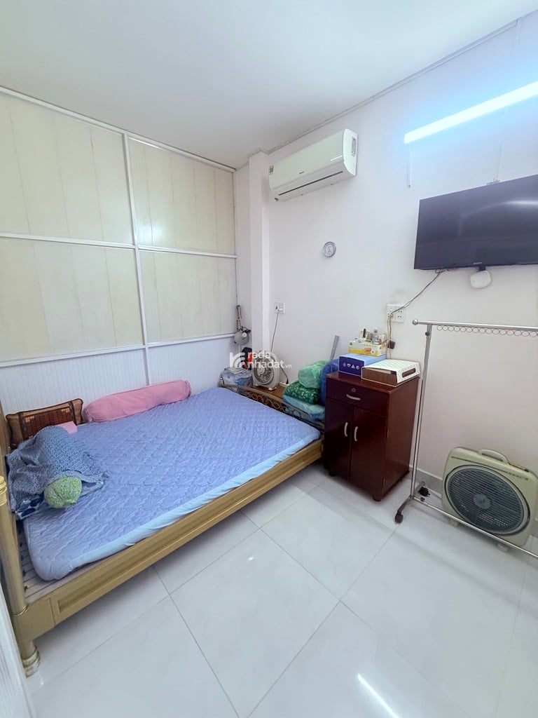 NHỈNH 3 TỶ - NHÀ 3 TẦNG - TRUNG TÂM QUẬN TÂN PHÚ - 30M2 - GẦN CHỢ - GIÁP TÂN BÌNH