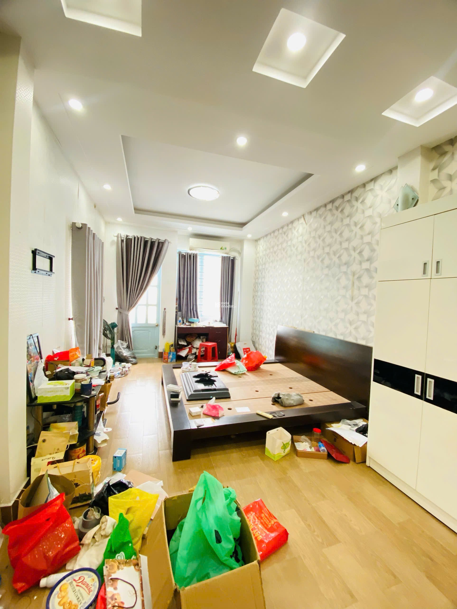 Bán nhà 4 tầng, 4 PN, trung tâm Quận 11