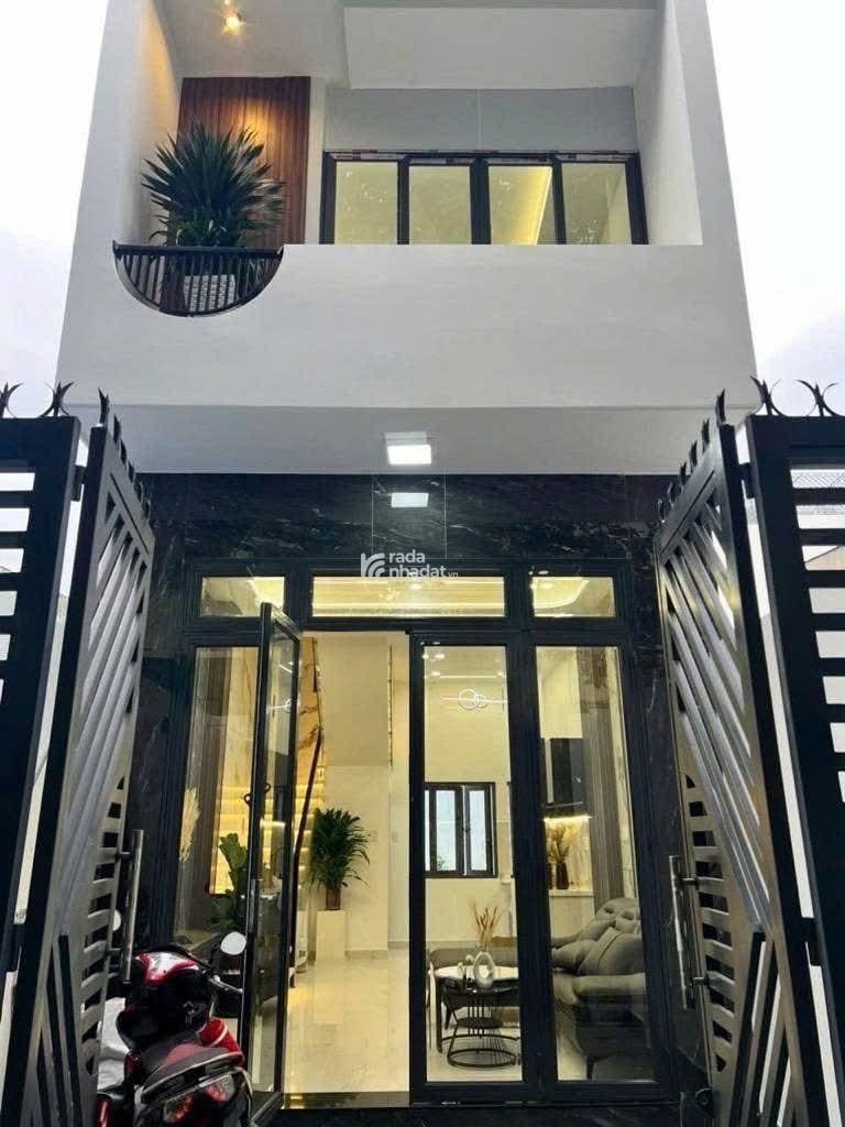 SOS! Bán Nhà ngay đường Võ Văn Kiệt, phường 5, Quận 5, hẻm xe hơi 5m, 2 tầng tặng nội thất