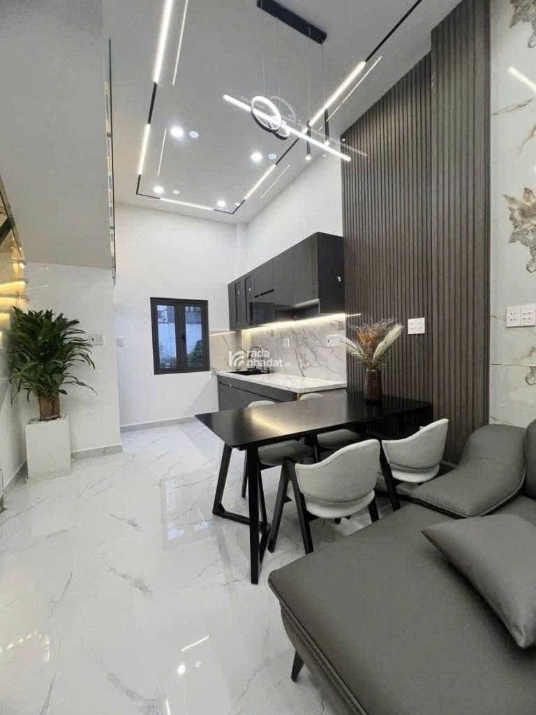 SOS! Bán Nhà ngay đường Võ Văn Kiệt, phường 5, Quận 5, hẻm xe hơi 5m, 2 tầng tặng nội thất