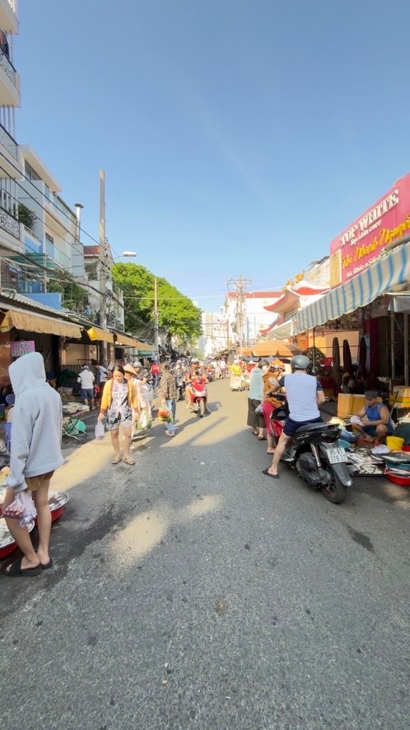 MẶT TIỀN CHỢ TÂN PHÚ NGANG  4M  82M2 5 TẦNG BTCT KINH DOANH ĐỈNH 