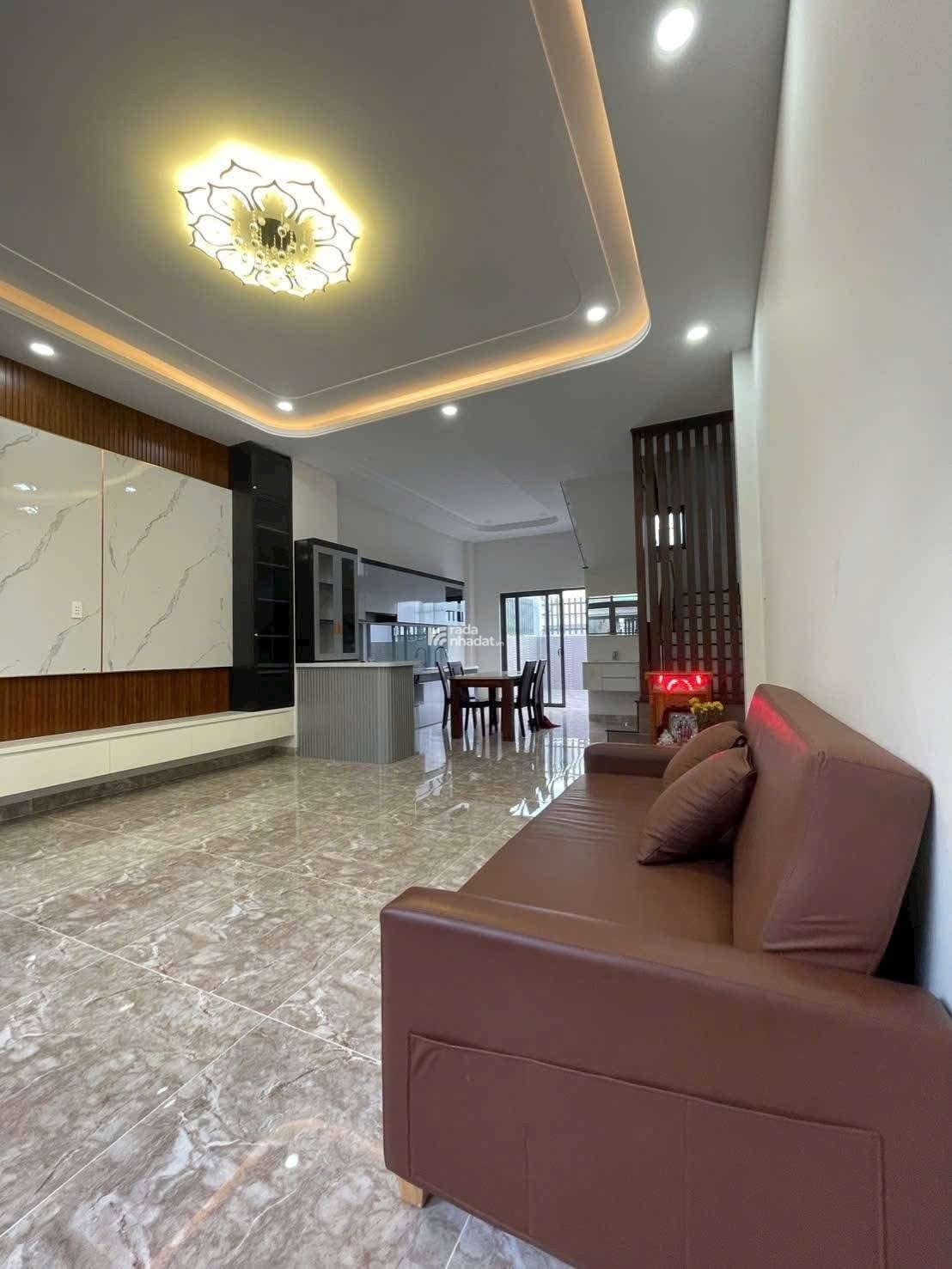 BÁN GẤP!! Nhà Phạm Viết Chánh P19 Bình Thạnh, giá 3ty75, Hẻm xe hơi, Sổ hồng riêng