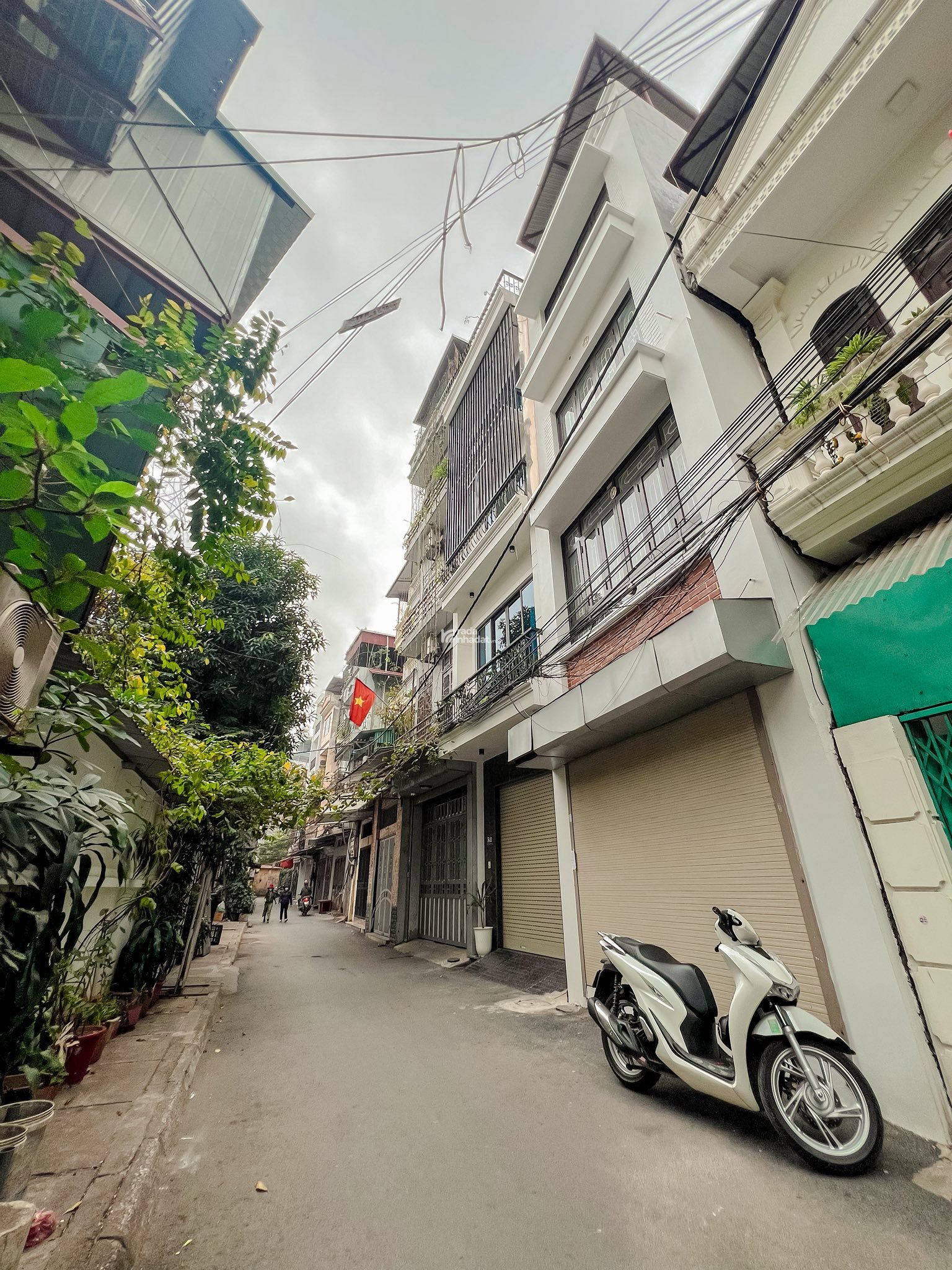 BÁN NHÀ Ở CẦU GIẤY 5 TẦNG -  RỘNG 51M2 -  OTO ĐỖ CỬA - NGÕ KINH DOANH - 