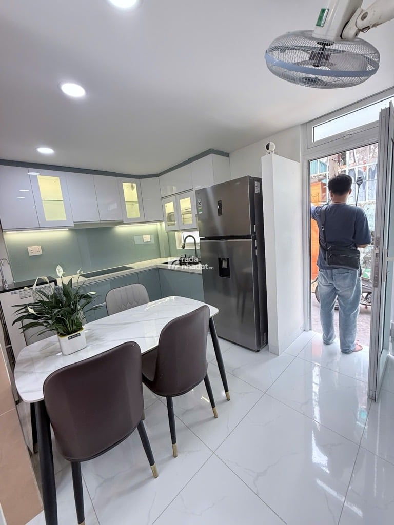 SÁT VÁCH QUẬN 1, HXH NGUYỄN CỬU VÂN, BÌNH THẠNH, 40M2 Ở NGAY. GIẢM 350TR CHỈ CÒN 7.7T TL 
