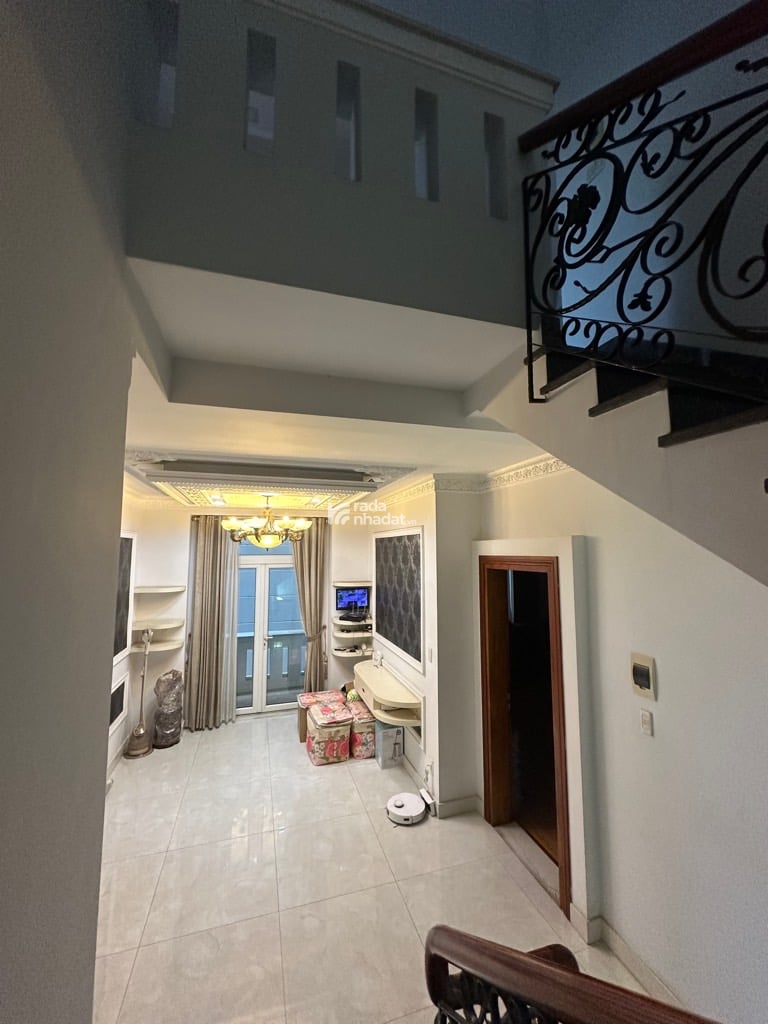 Biệt thự 3 mặt tiền đường Trường Sa 10 x 16 x 4 tầng hoàn công đầy đủ 