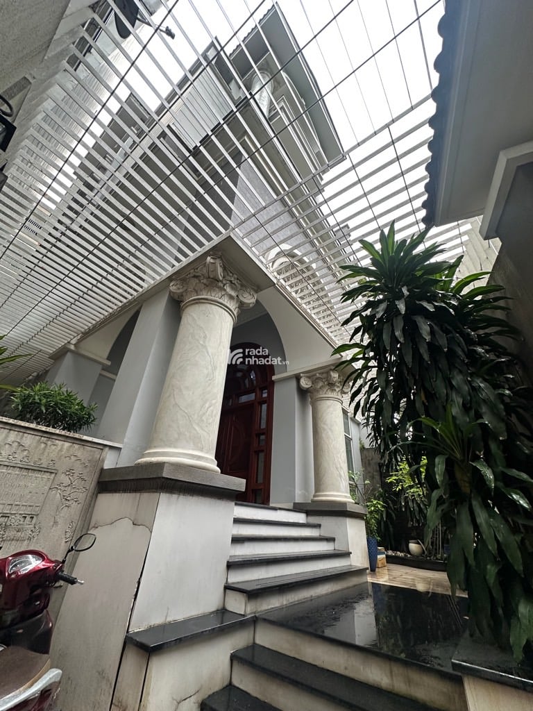 Biệt thự 3 mặt tiền đường Trường Sa 10 x 16 x 4 tầng hoàn công đầy đủ 