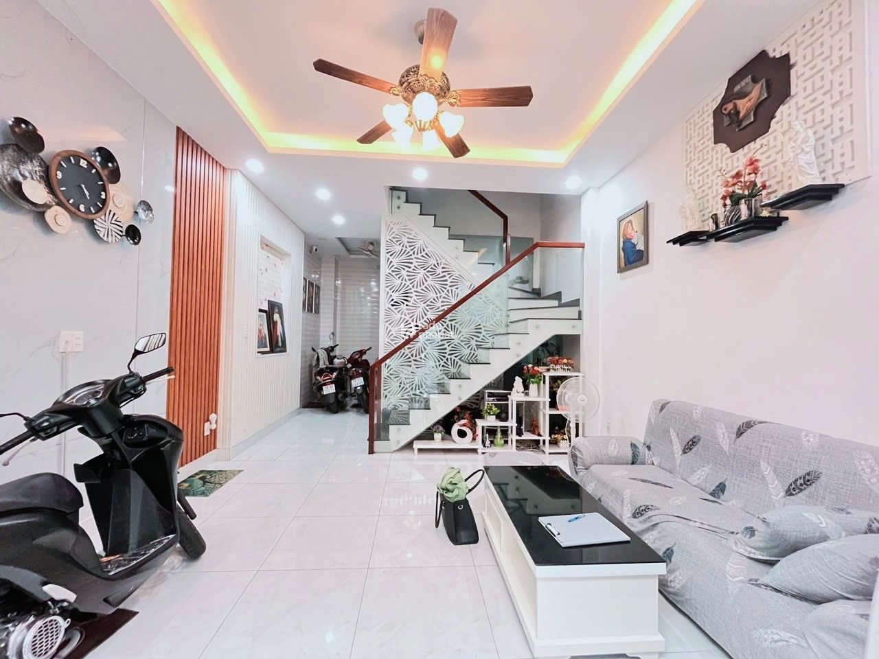 Nhà đẹp HXH Cách Mạng Tháng 8, 45m2, 4 tầng, TẶNG nội thất, chỉ 7.4 tỷ TL