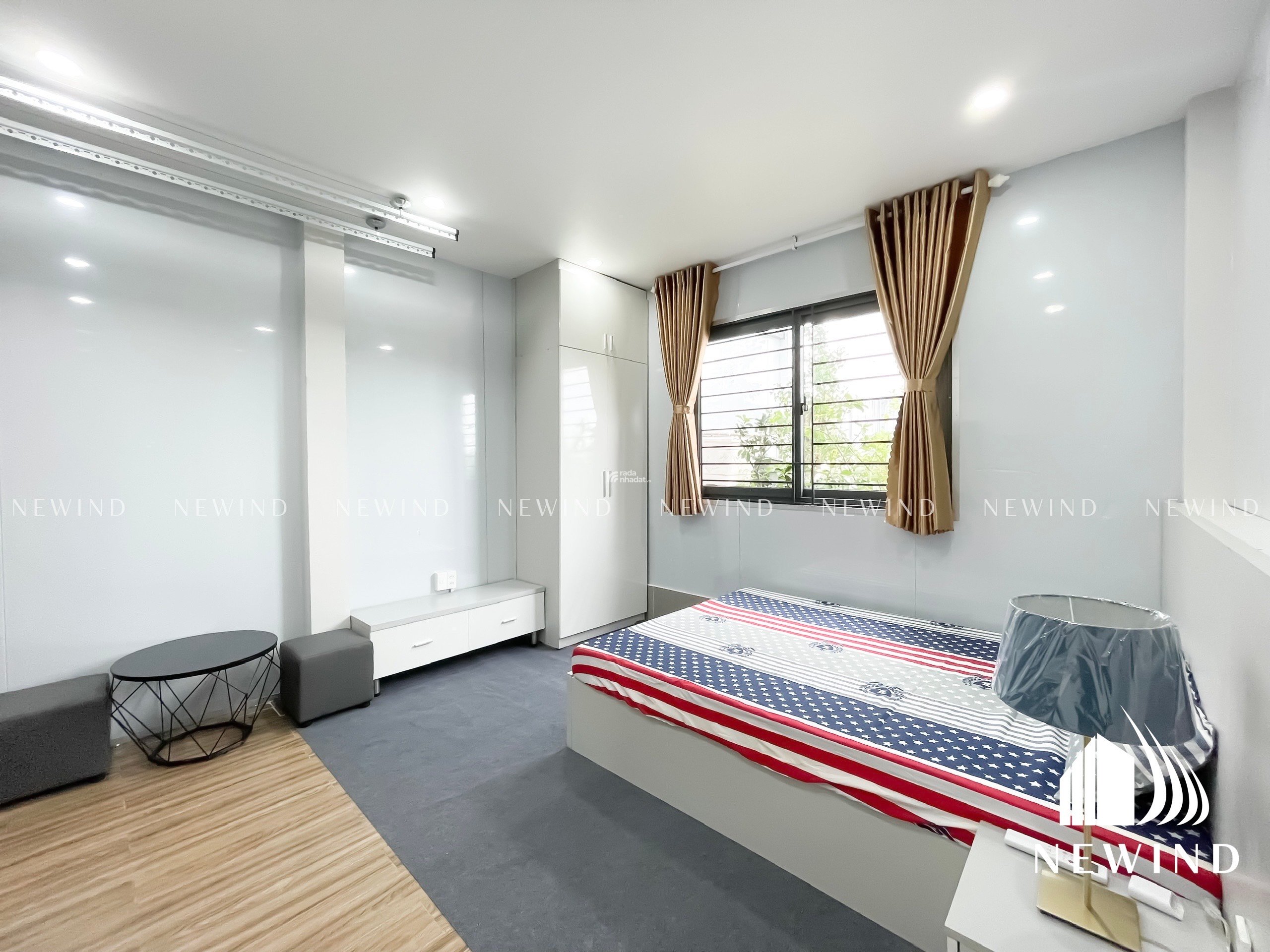 Nhà mới máy giặt riêng, full nội thất, cửa sổ lớn tầng cao thoáng mát, sát bên Lotte