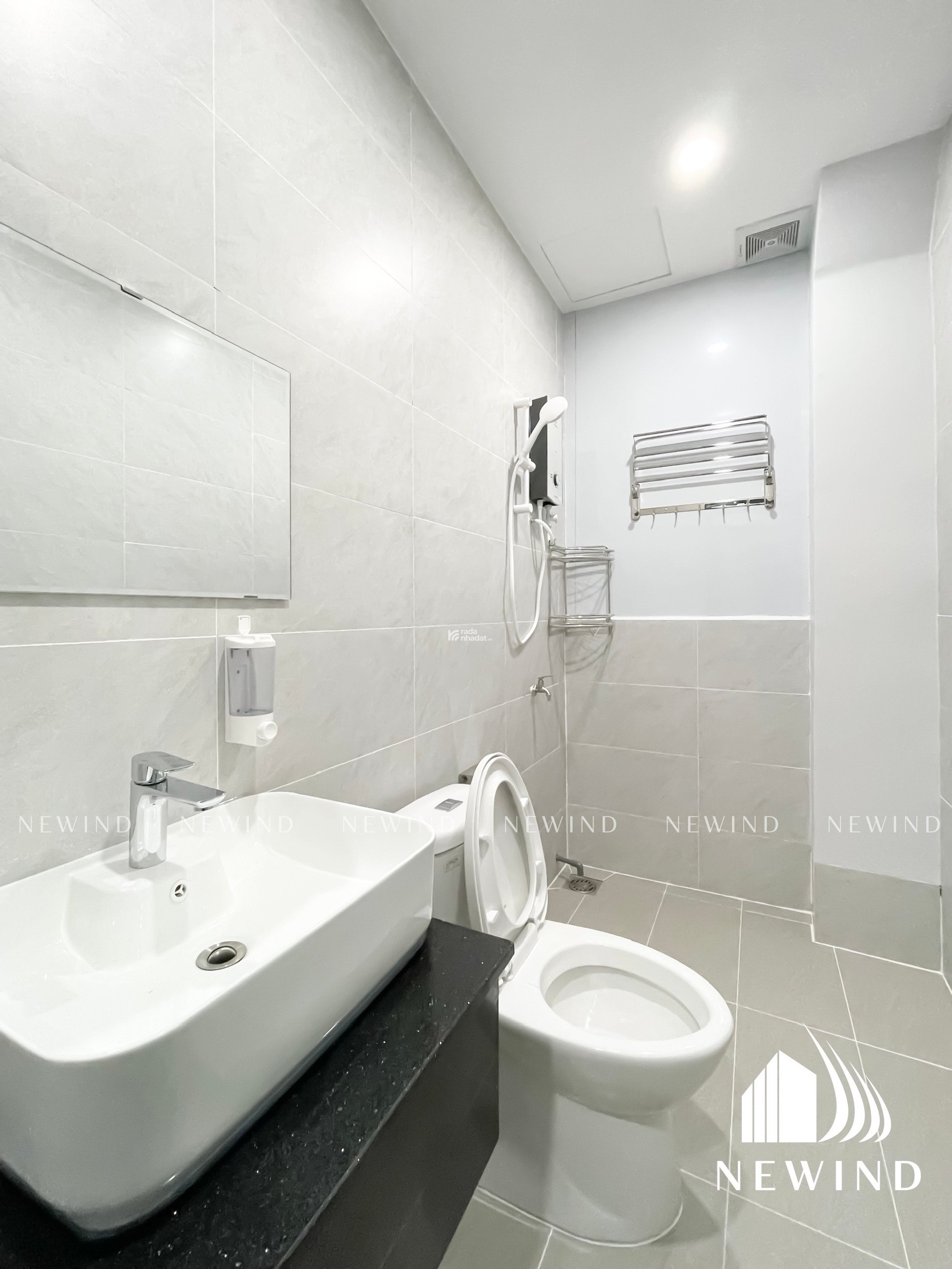 Nhà mới máy giặt riêng, full nội thất, cửa sổ lớn tầng cao thoáng mát, sát bên Lotte