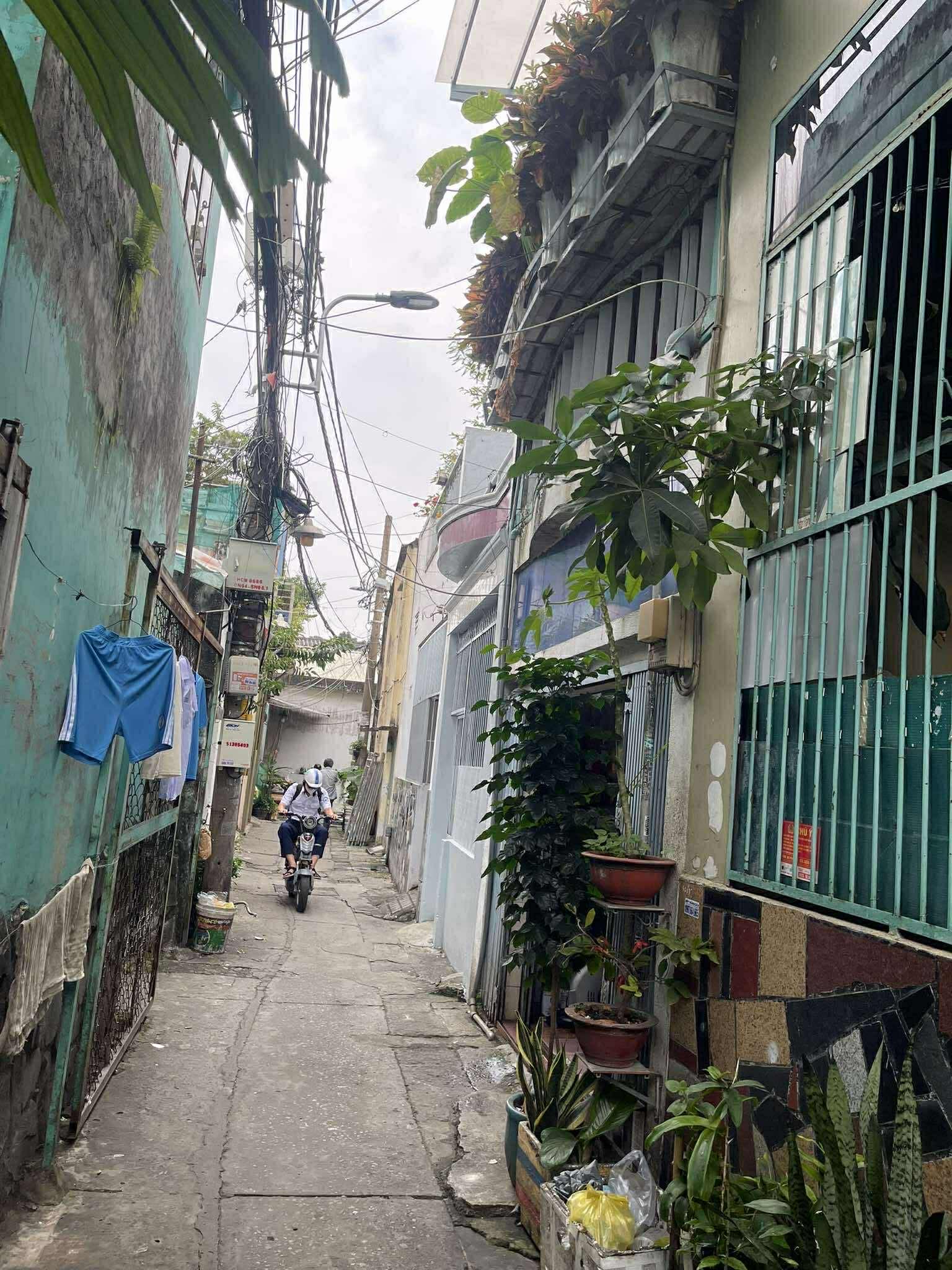 BÁN NHÀ HẺM 1074 PHẠM THẾ HIỂN P5 Q8 CÁCH MẶT TIỀN ĐƯỜNG 30M