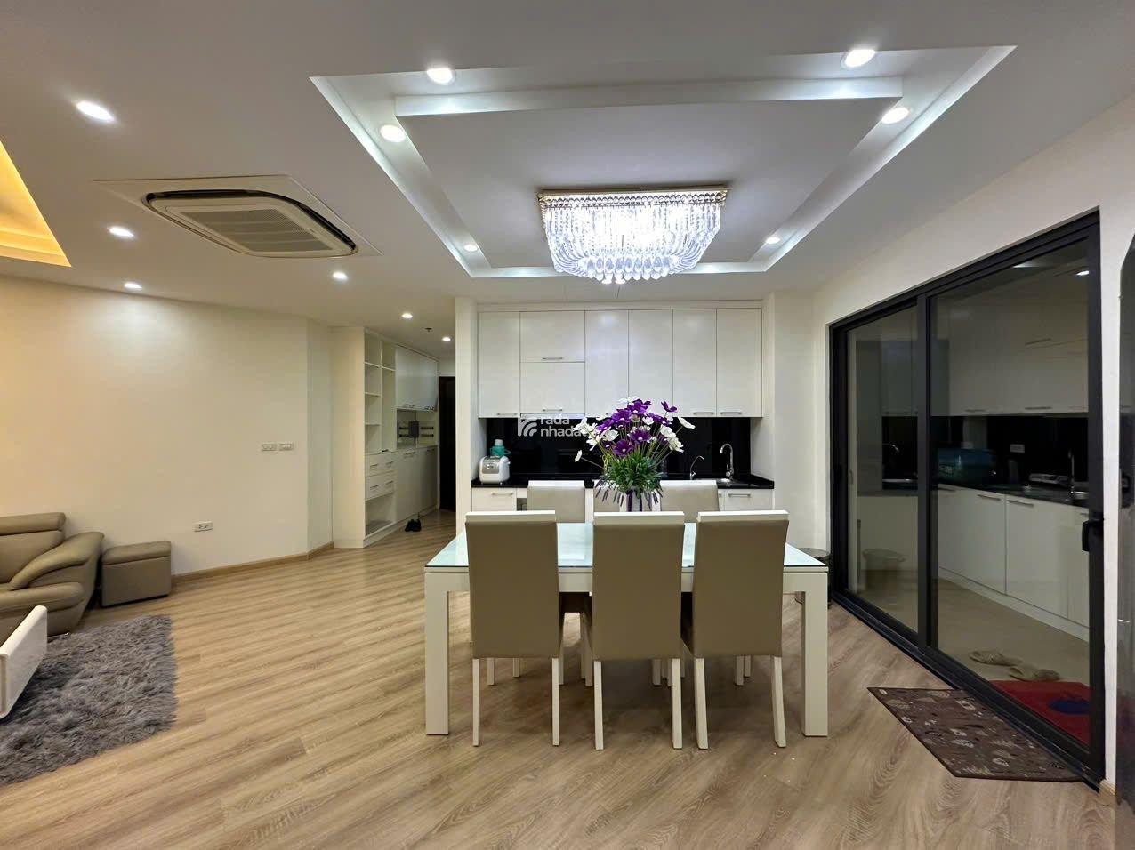 Cho thuê căn hộ 349 Vũ Tông Phan 70m2, 2 phòng ngủ, full đồ 13tr/th 0915 351 ***