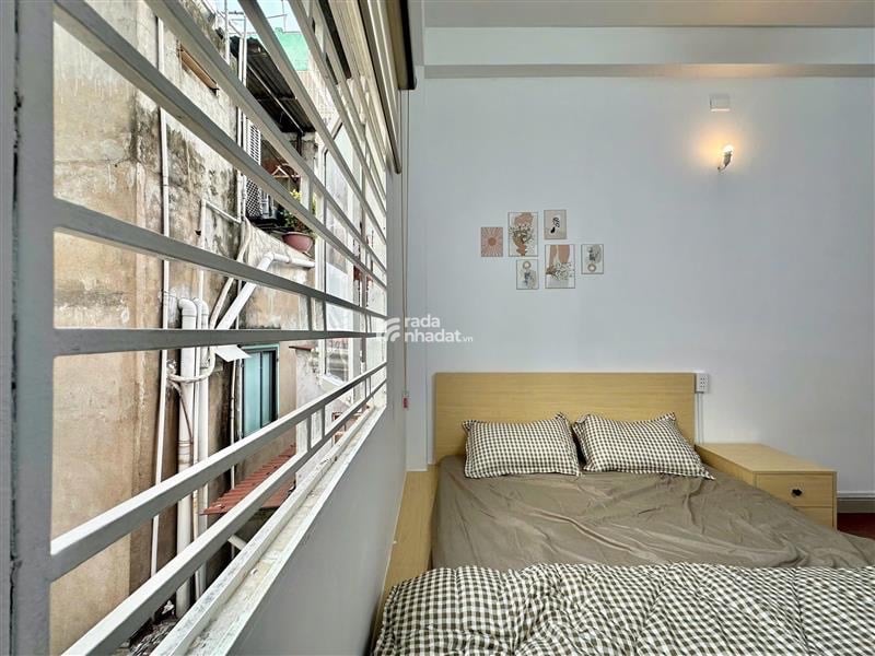 Dòng tiền cho thuê 28 triệu/tháng. Nhà 5 tầng BTCT, hẻm 4.5m thông, xe hơi đậu cửa, 3 căn ra đường,