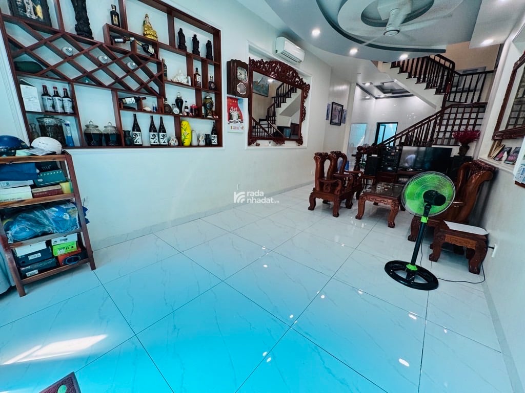 Bán Nhà Cộng hoà 70 m2 3 tầng 6 tỷ xíu oto đỗ cửa 
