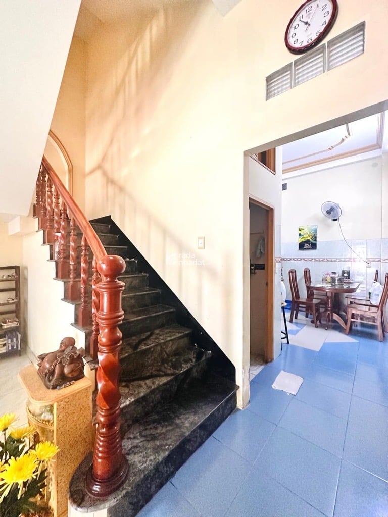 Hẻm xe hơi Cách Mạng Tháng 8 - dt sổ 60m2 (5x12 vuông vức) - 3 tầng BTCT - 9.2 tỷ