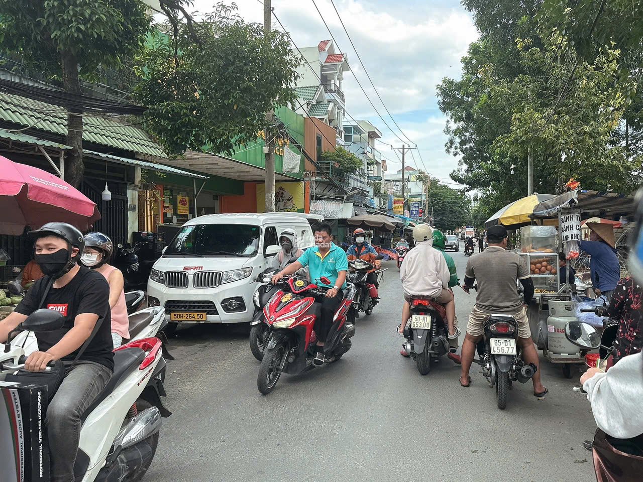 Nhà phố Nguyễn Tư Giản ngang 5m ô tô ngủ trong nhà 105m2 tặng nội thất gần chợ 13 tỷ tí. 