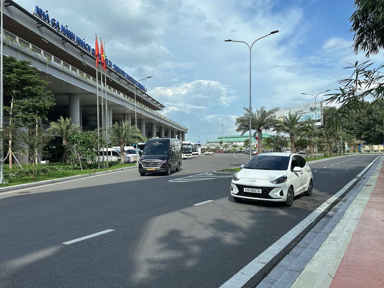 Nhà phố Nguyễn Tư Giản ngang 5m ô tô ngủ trong nhà 105m2 tặng nội thất gần chợ 13 tỷ tí. 