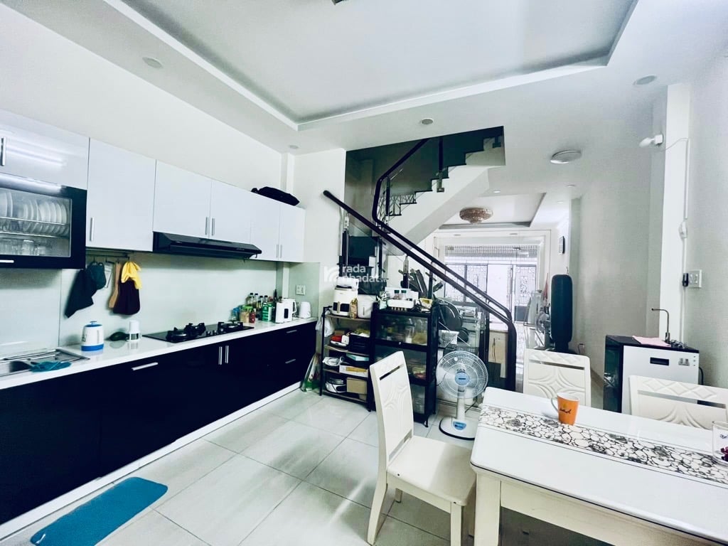 BÁN NHÀ YÊN THẾ 66M2 GIÁ 13.9 TỶ CHÍNH CHỦ LÂU ĐỜI Ô TÔ NGỦ NHÀ KHU VIP SÂN BAY