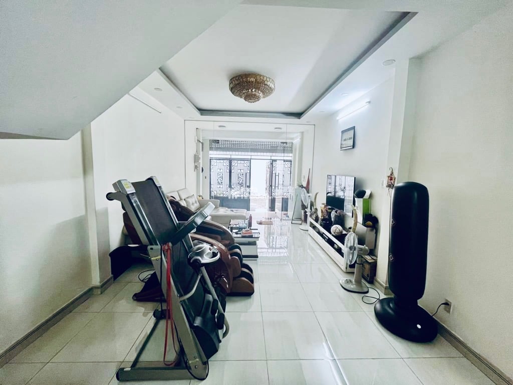 BÁN NHÀ YÊN THẾ 66M2 GIÁ 13.9 TỶ CHÍNH CHỦ LÂU ĐỜI Ô TÔ NGỦ NHÀ KHU VIP SÂN BAY