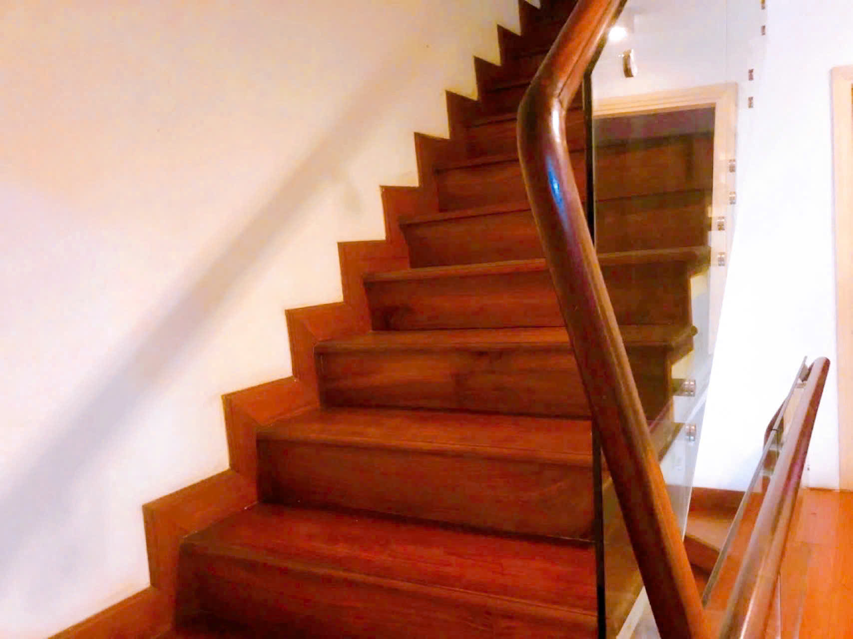 Bán nhà Hẻm Xe hơi Cách Mạng Tháng Tám - QUẬN 3 - Diện tích 5.5 x 19 m - Giá 25 tỷ