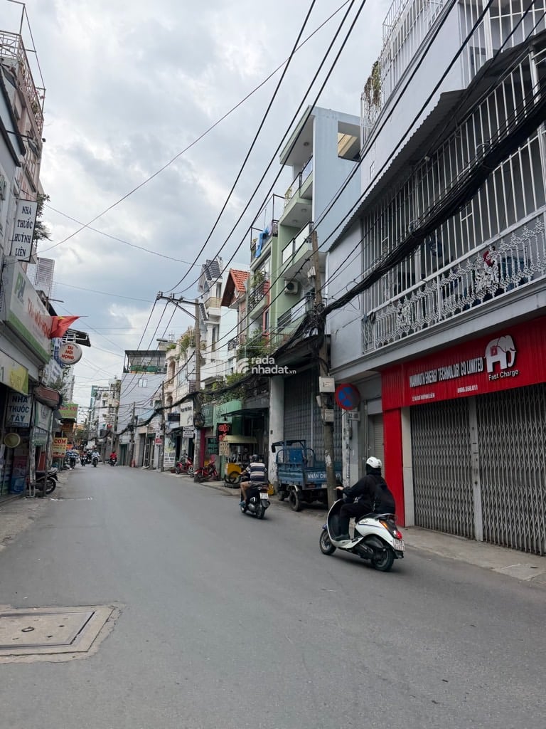 HẺM XE HƠI SÁT NHÀ, LẠC LONG QUÂN, TÂN BÌNH, 36M2 CÓ KC Ở NGAY. GIẢM 350TR CHỈ 5.7T TL 