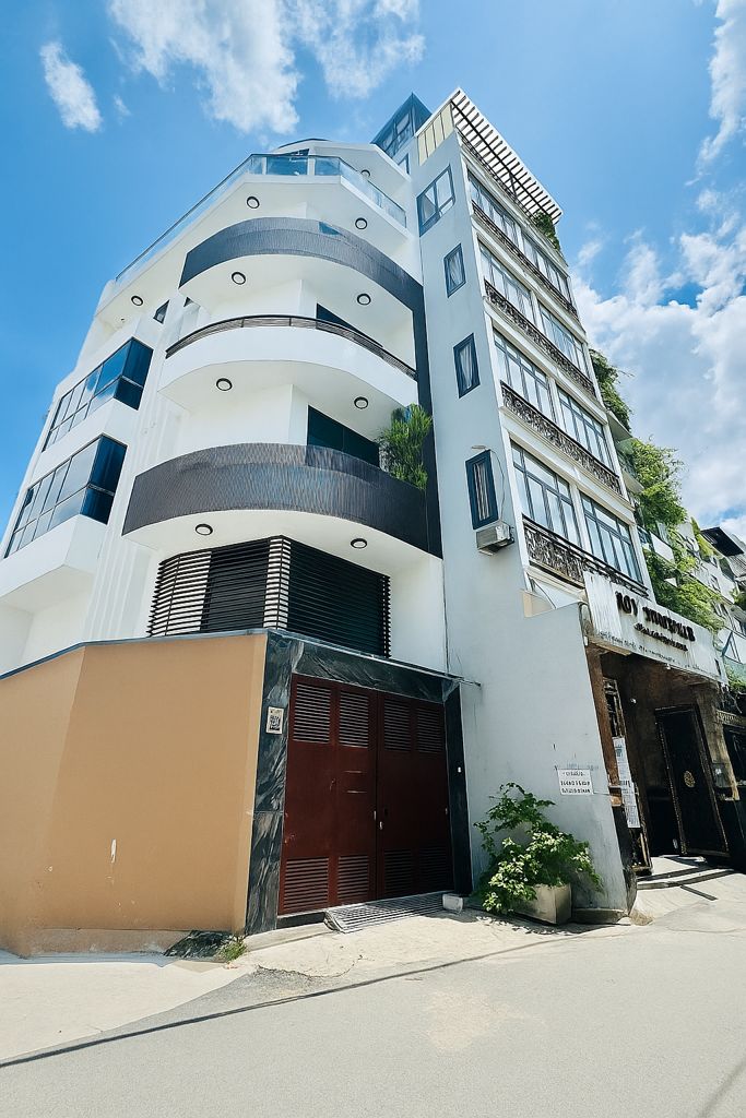 NHÀ 5 TẦNG GÓC 2MT - NGANG 5M - THANG MÁY - PHAN XÍCH LONG - DÒNG TIỀN 35 TRIỆU/TH