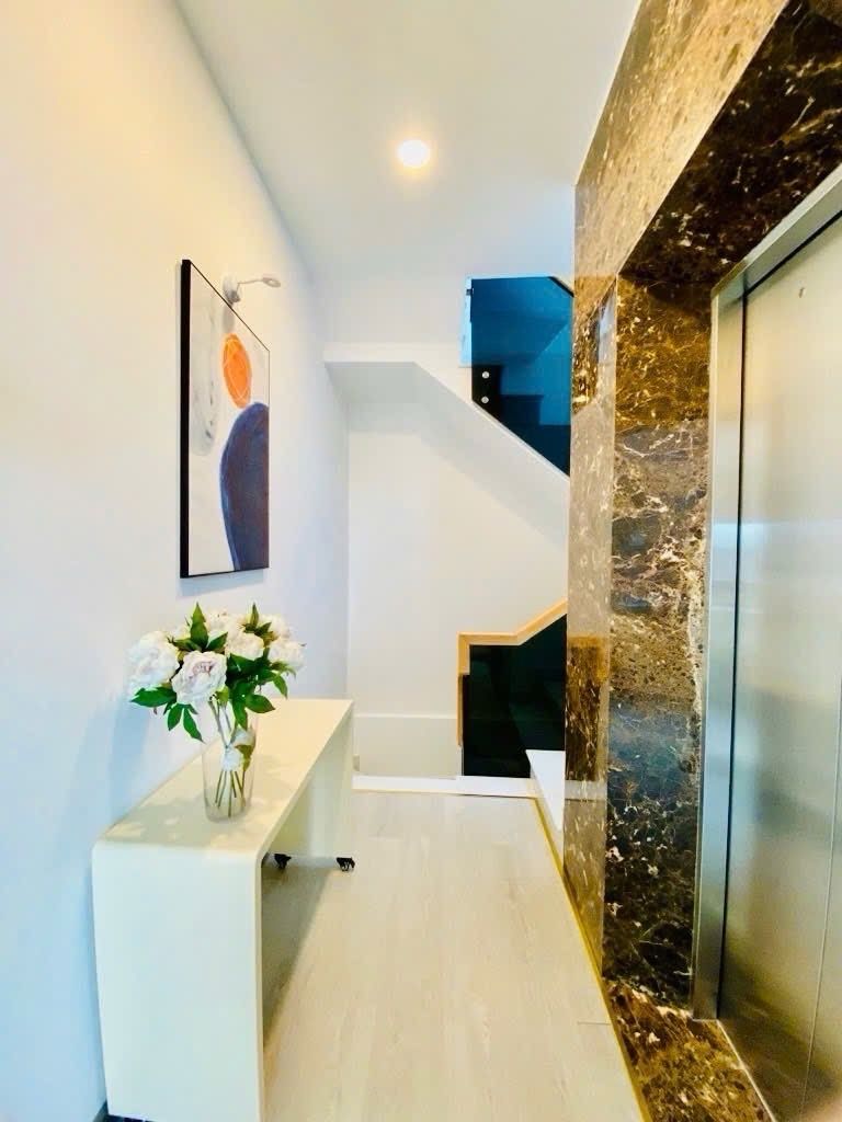 NHÀ 5 TẦNG GÓC 2MT - NGANG 5M - THANG MÁY - PHAN XÍCH LONG - DÒNG TIỀN 35 TRIỆU/TH