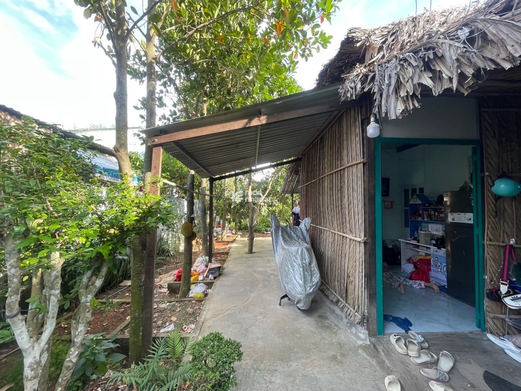 Diện tích 386 m2 có nhà cấp 4. Giá chỉ 3.1 tỷ.