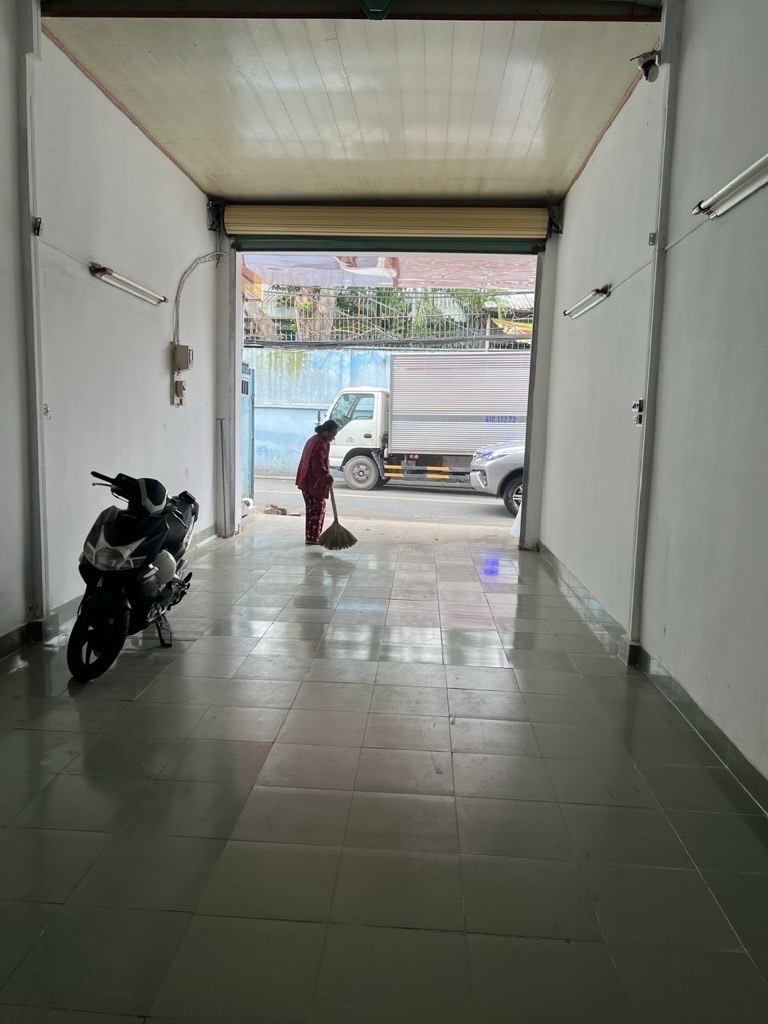 Mặt tiền đường dt ngang 4m dài 26 m Vị trí vừa ở vừa kinh doanh đa ngành nghề.