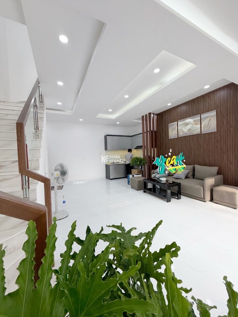 NHÀ 2 TẦNG ĐÚC MỚI, CÁCH 1 CĂN RA MẶT TIỀN - HẺM 8M THÔNG - CẠNH TRƯỜNG HỌC, CÔNG VIÊN, CHỈ 5,x Tỷ